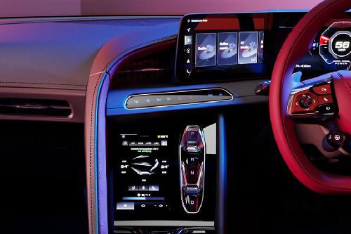 konsol tengah Cyberster