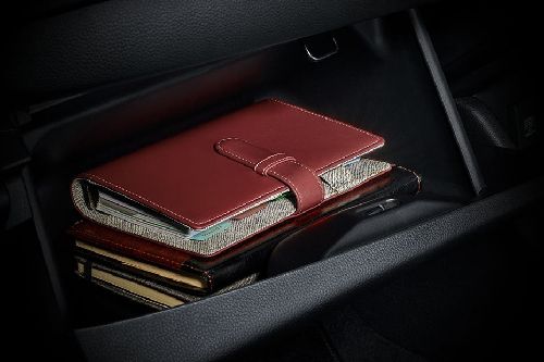 Glove box terbuka Honda WR-V