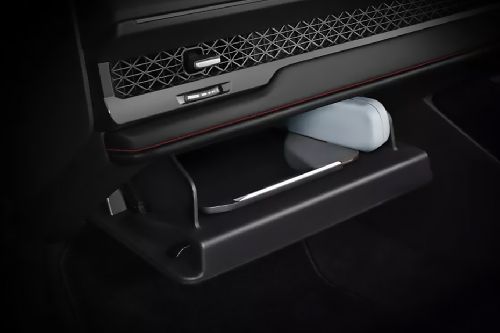 Glove box terbuka Honda Accord