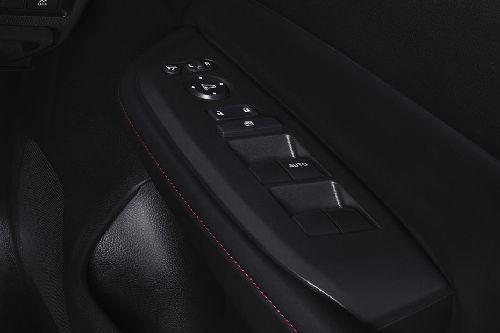 Pengendali di pintu sisi pengemudi City Hatchback