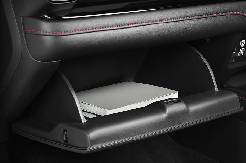 Glove box terbuka Honda City Hatchback