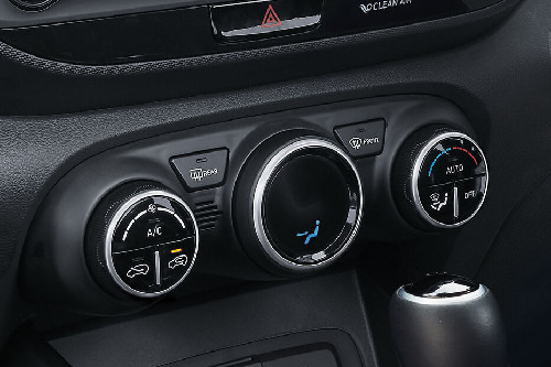 Hyundai Venue Front Ac Controls