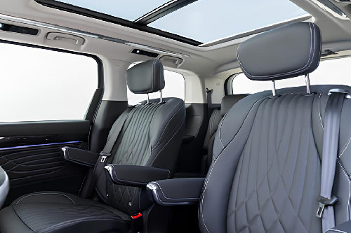 Kursi belakang Maxus Mifa 9