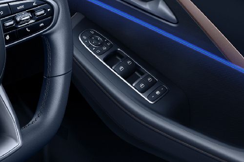 Pengendali di pintu sisi pengemudi OMODA 5 GT