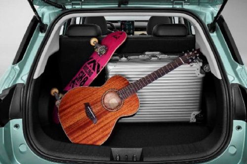 Tampak bagasi V terbuka