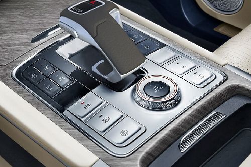 konsol tengah Tank 500 HEV