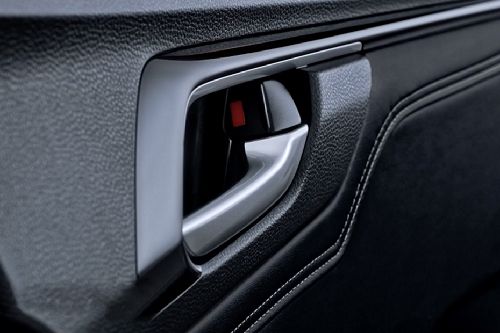Handle pintu dalam Isuzu D Max