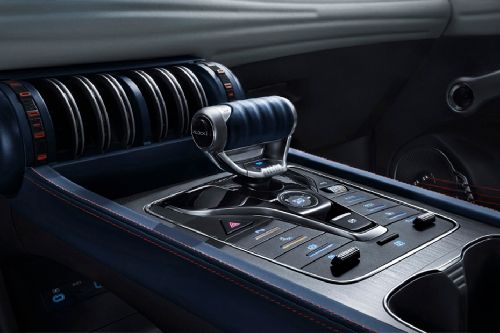 Tuas transmisi Atto 3