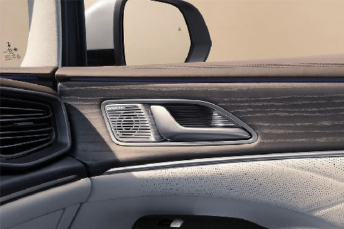 Handle pintu dalam BYD Denza D9