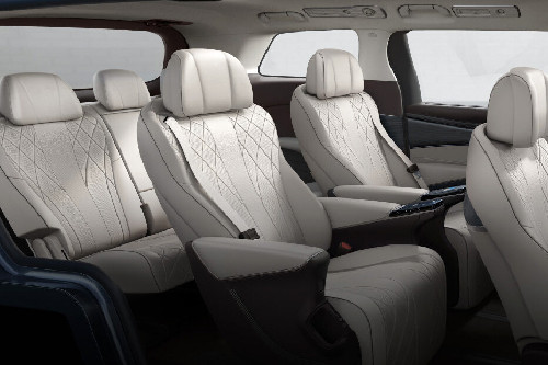 Kursi belakang BYD Denza D9