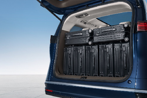 Bagasi Denza D9 terbuka