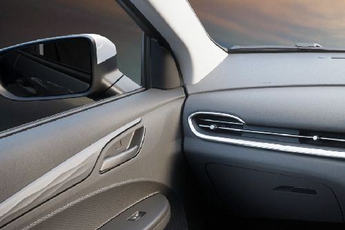 Tampak sisi penumpang VF 5