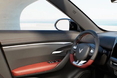 Tampak sisi penumpang VF 7