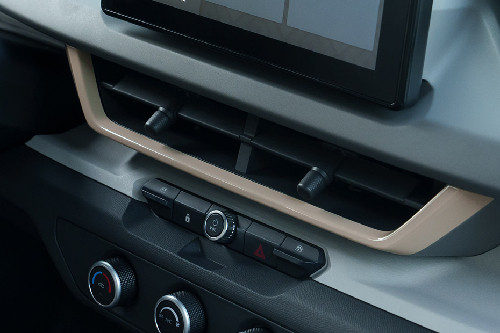 Ventilasi AC depan VF 3