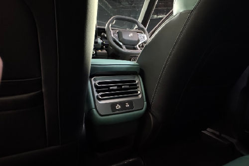 Pengatur AC belakang T1