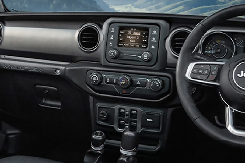 konsol tengah Wrangler