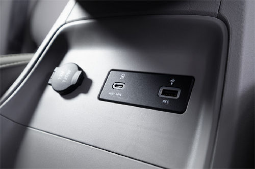Power outlet Leapmotor B10