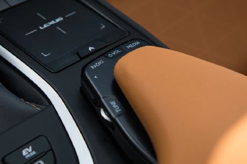 Pemisah depan tengah UX 