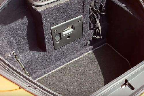 Tampak bagasi 720S Spider