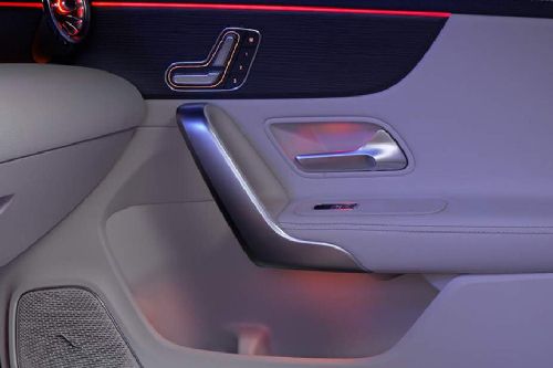 Handle pintu dalam Mercedes Benz CLA-Class