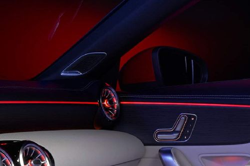 Tampak sisi penumpang CLA-Class