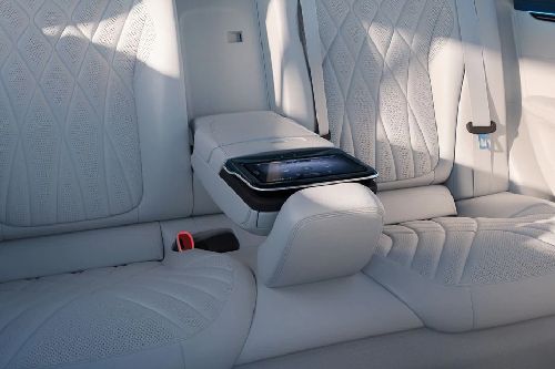Arm rest belakang EQE