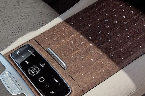 konsol tengah EQS SUV