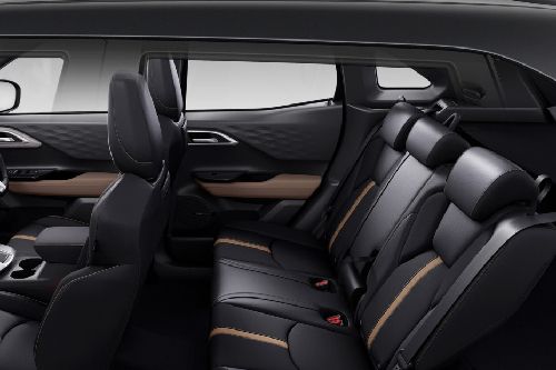 Kursi belakang Mitsubishi XForce