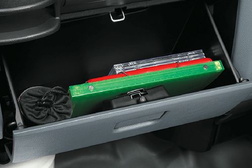 Glove box terbuka Mitsubishi L100 EV