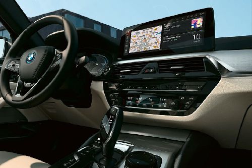 Dashboard View of 5 Series Touring