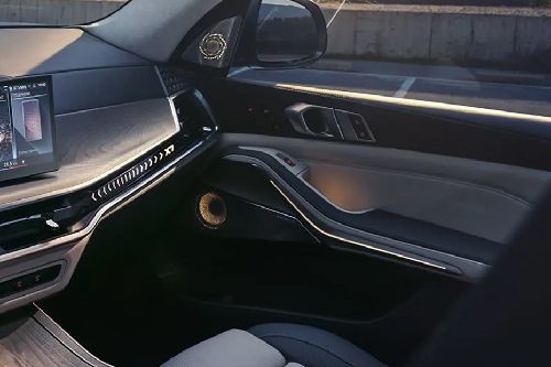 Tampak sisi penumpang X7