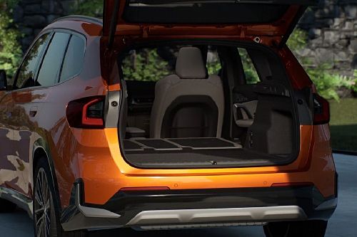 Tampak bagasi X1 terbuka