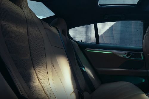 Kursi belakang BMW 8 Series Gran Coupe