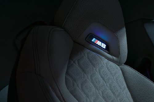 Head rese kursi depan M8 Gran Coupe