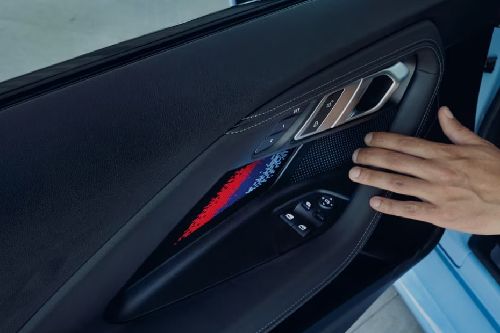Pengendali di pintu sisi pengemudi M2 Coupe