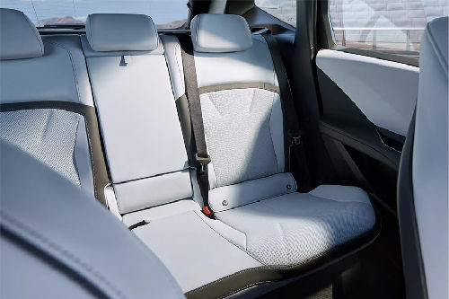 Kursi belakang BMW iX3