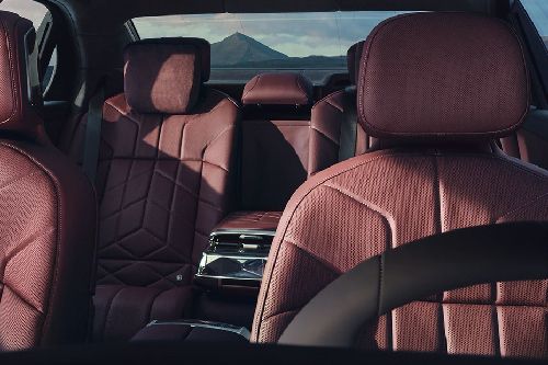 Kursi depan dan belakang BMW 7 Series Sedan