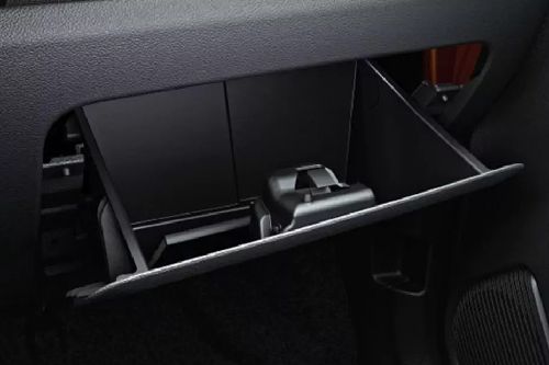 Glove box terbuka Suzuki S-Presso