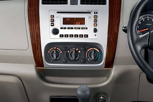 Front AC Controls of Suzuki APV Luxury