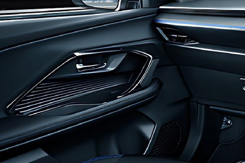 Handle pintu dalam Toyota Yaris Cross