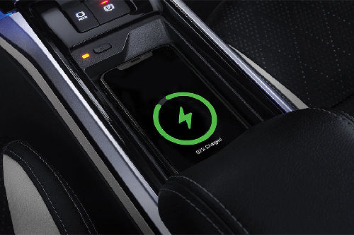 Power outlet Toyota Land Cruiser Hybrid EV