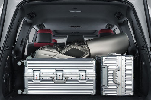Tampak bagasi Land Cruiser Hybrid EV