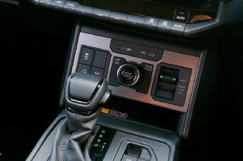 Tuas transmisi Hilux