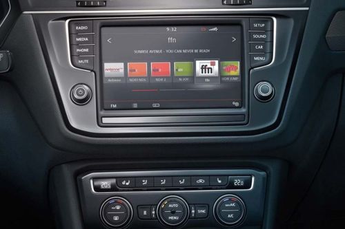 Stereo View of Tiguan