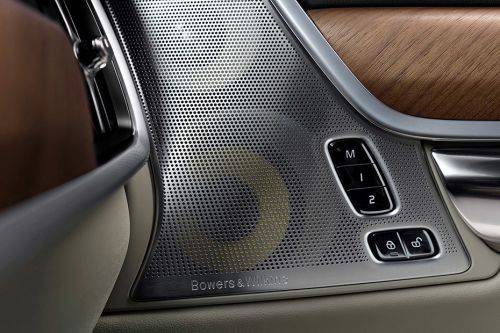 Speakers View of Volvo S90