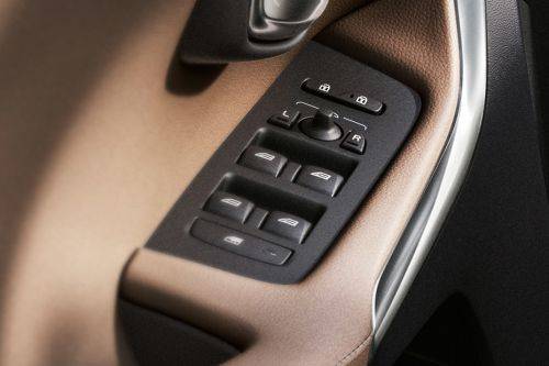 Volvo V40 Cross Country  Drivers Side In Side Door Controls