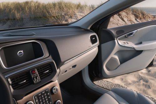 Volvo V40 Cross Country  Glove Box