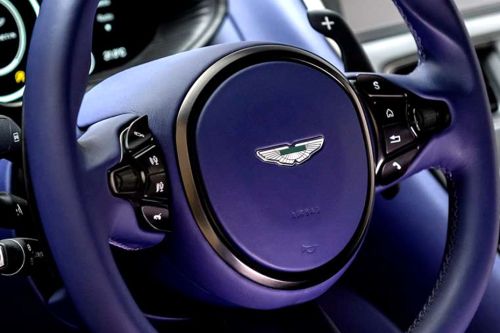 Setir multi fungsi Aston Martin DB11