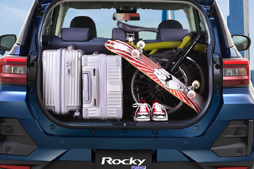 Tampak bagasi Rocky Hybrid