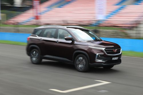 Tampak belakang tengah